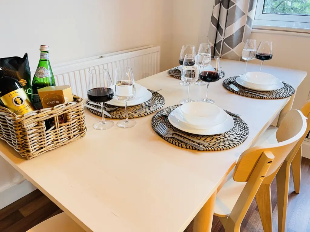 7b59ed42f1ef7acda95b4a48c3e25b4158a76463b8d084af4fe6f7418526ae67 00d1c94b0e v0 w1280xh0 rDEF.jpg